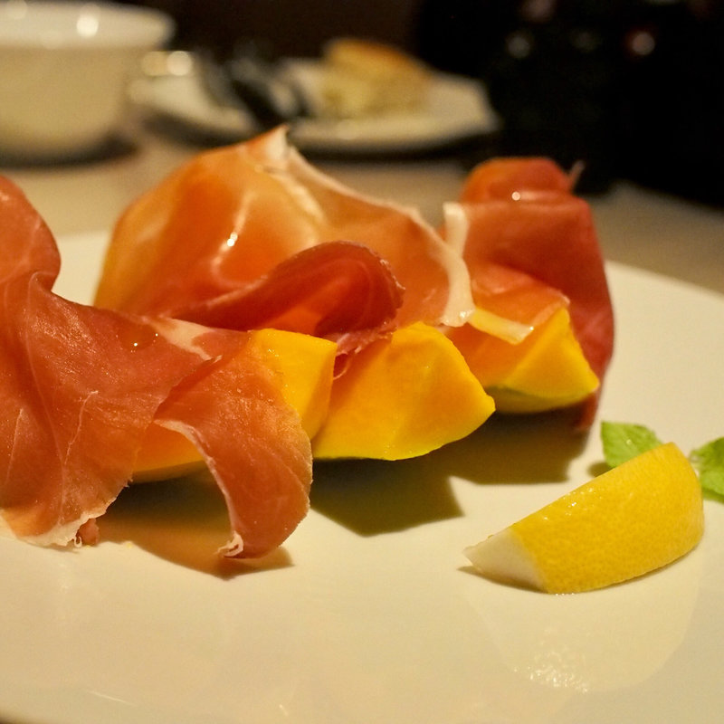 完熟パパイヤとイタリア・パルマの生ハム(arancino osaka)