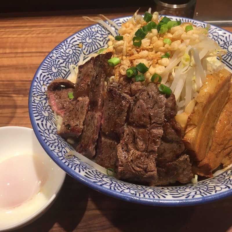 油そば中、ステーキトッピング(ラーメン燈郎)