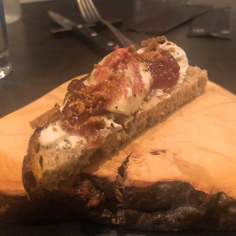 タルティーヌ クリームチーズとイチジクのコンフィ(ペタンク)