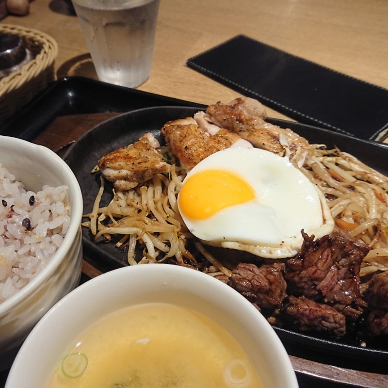 鉄板コンボ定食(牛かつ あおな 新宿店)