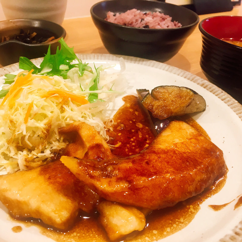 白身魚(マンダイ)のバター醤油ソテー定食(手しおごはん 玄 曙橋店)