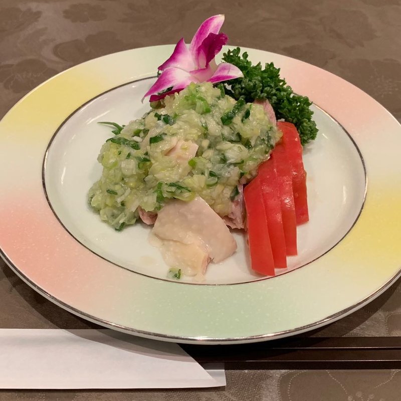 蒸し鶏の特性ネギソース(中華菜館 龍天楼（りゅうてんろう）)