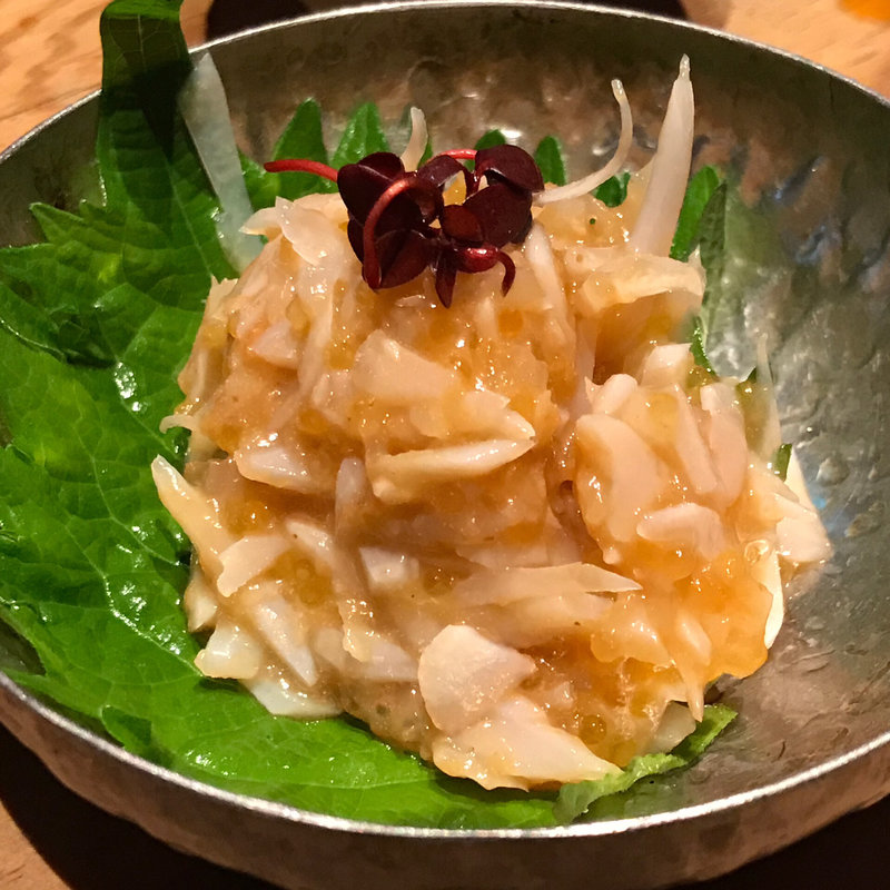 サメ軟骨の梅肉和え(アムザ 炭焼笑店 陽)