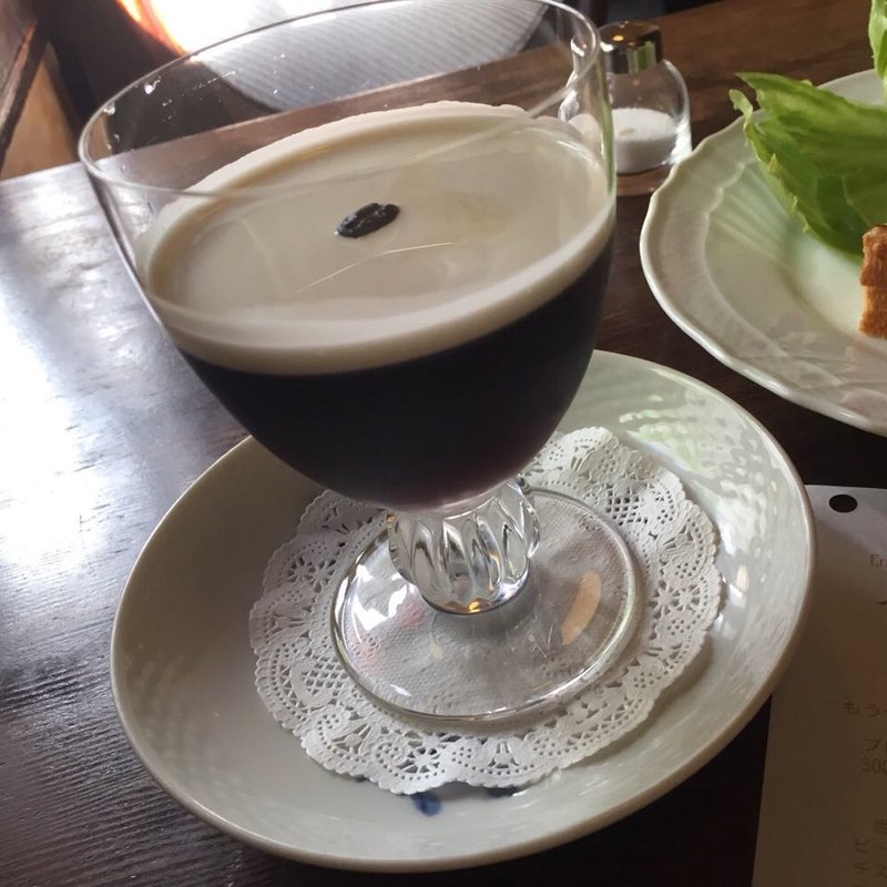 琥珀の女王(カフェ アンセーニュ ダングル)