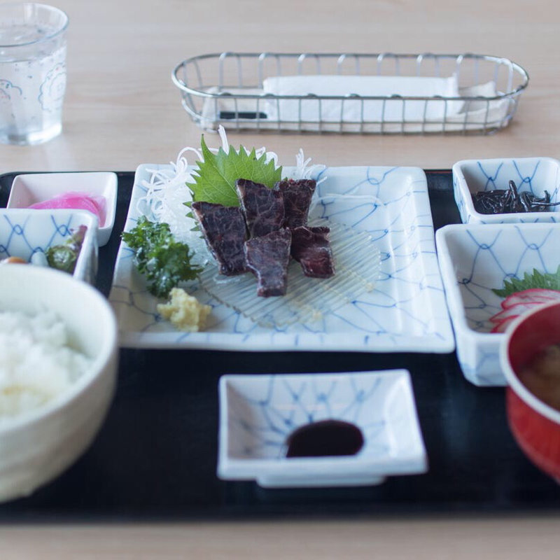 鯨さしみ定食(お食事処 しっぽ （オショクジドコロシッポ）)