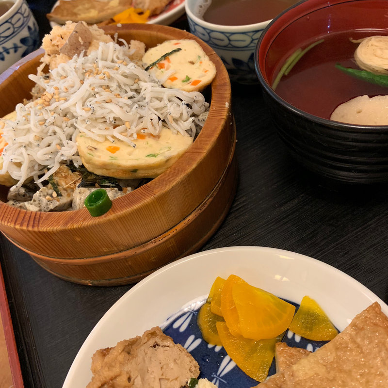 しらす豆腐丼(鎌倉小町 逗子店)