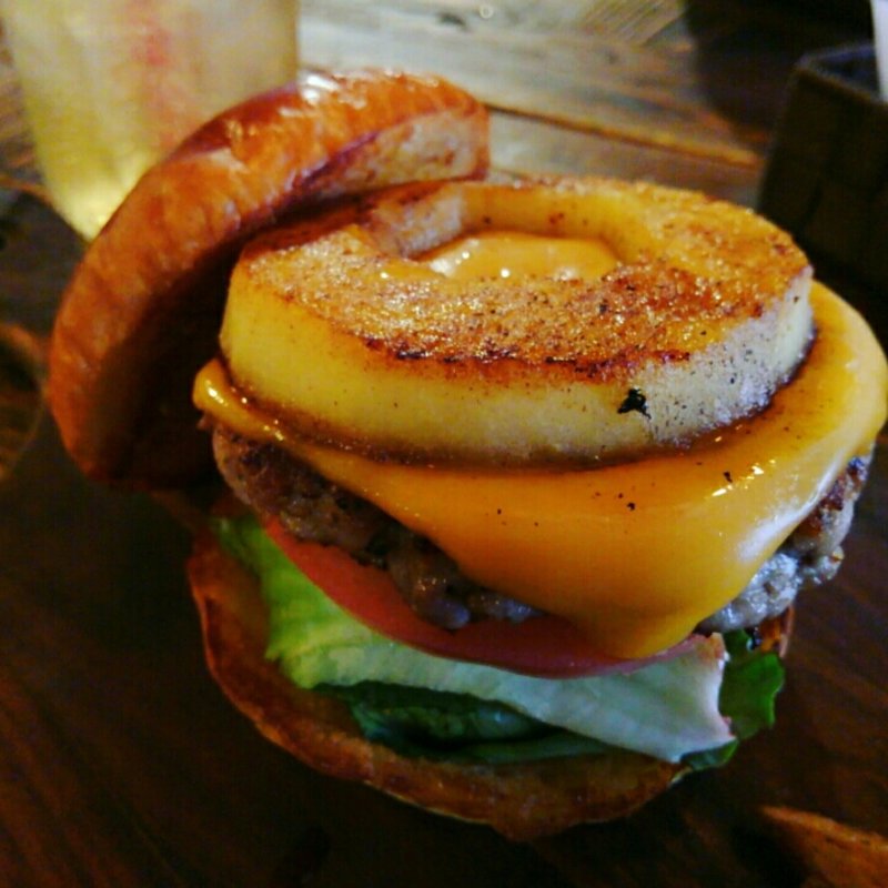 りんごとチーズのバーガー(GAKUYA BURGER)
