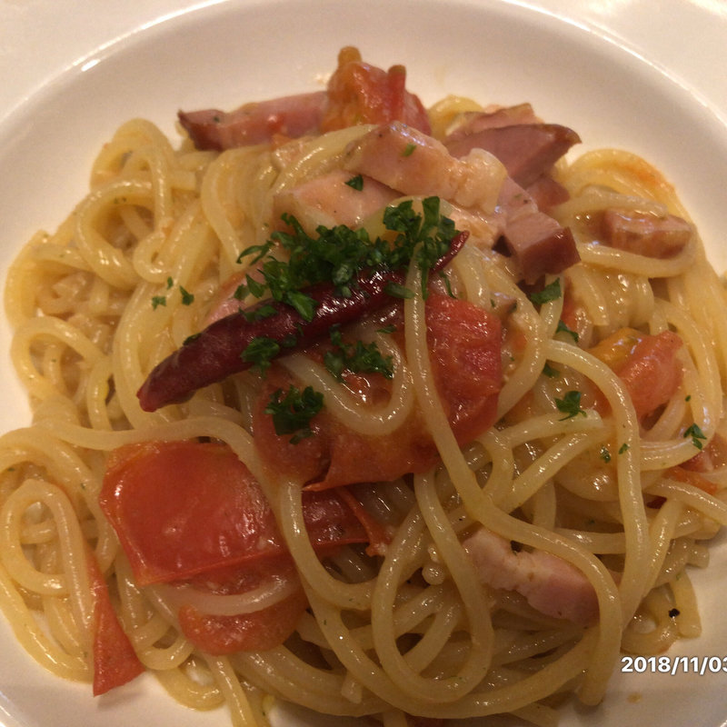 トマトとベーコンの生パスタ(バル日和)