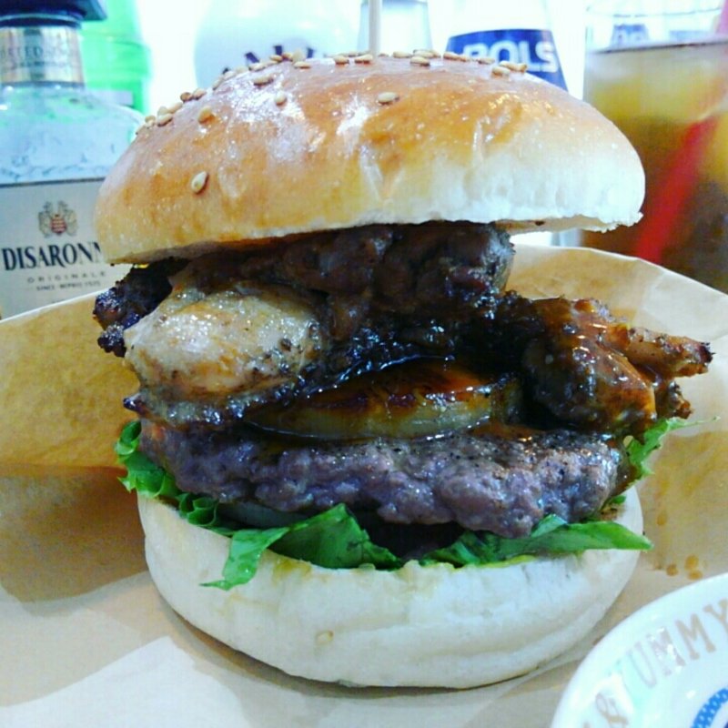 ハンバーガーセット＋ジャークチキン＋パイナップル(The bricks cafe)