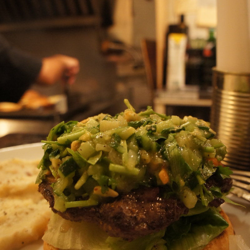 パクチソン（パクチーソースのバーガー）季節限定(W.P. GOLD BURGER)