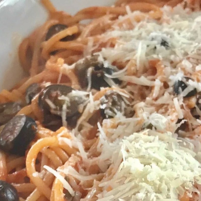 プッタネスカ(娼婦風パスタ)のスパゲッティーニ(ベリッシモサロン)