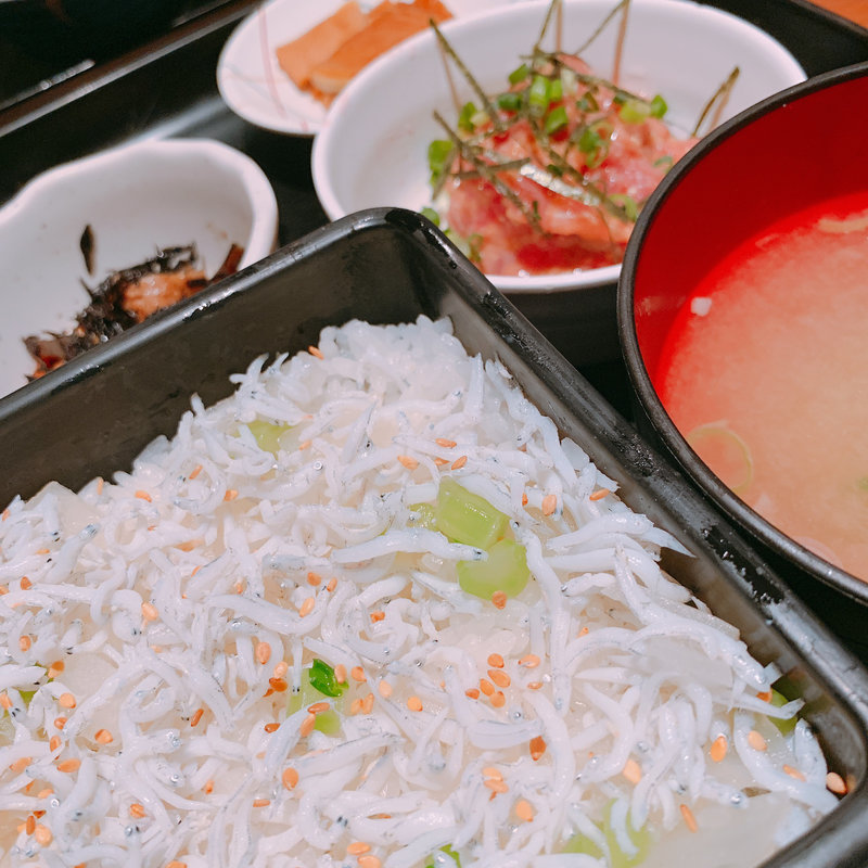 しらす丼(日本料理 岩戸 銀座店)