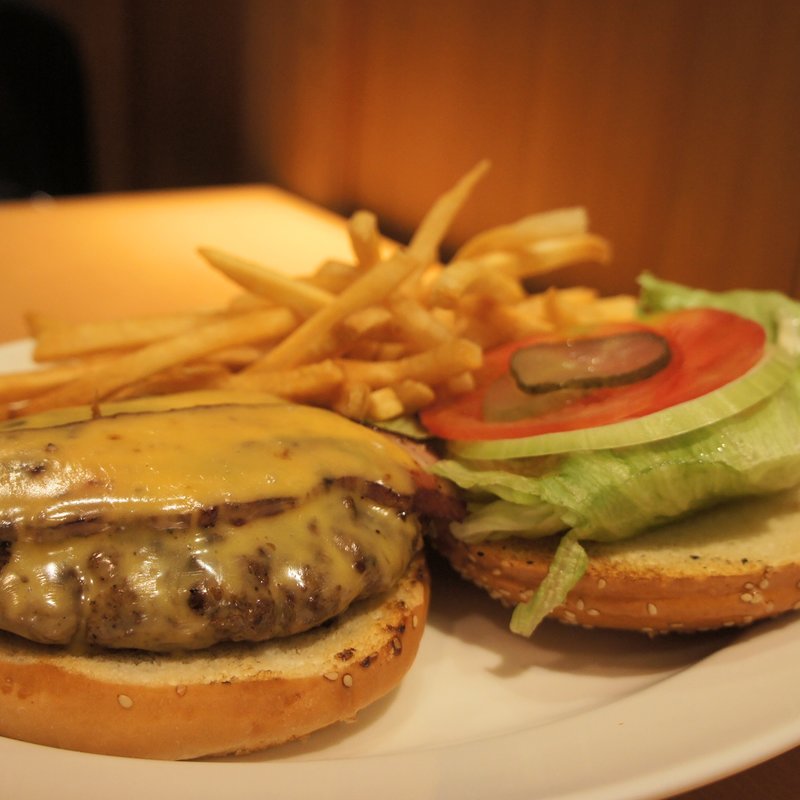 ベーコンチーズバーガー(the pantry 丸の内)