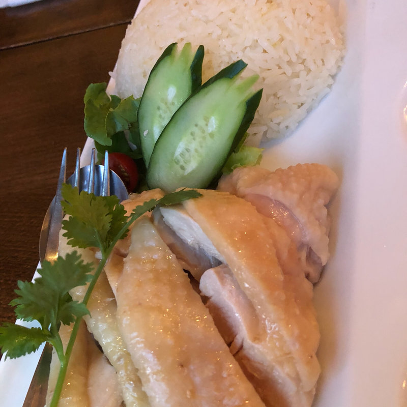 海南チキン 当店自慢のゆで鶏を３種のソースで(カフェ・シンガプーラ 海南鶏飯 )