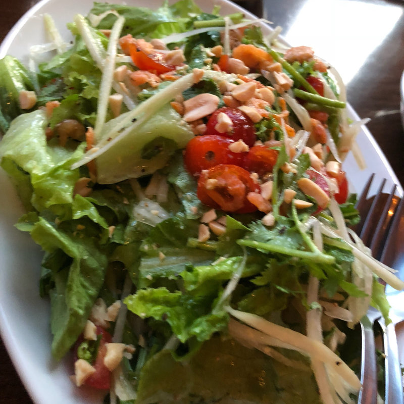 パクチーと青いパパイヤのサラダ レモングラスドレッシング(カフェ・シンガプーラ 海南鶏飯 )