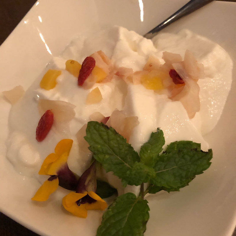 杏仁豆腐 数種のアジアンフルーツと(カフェ・シンガプーラ 海南鶏飯 )