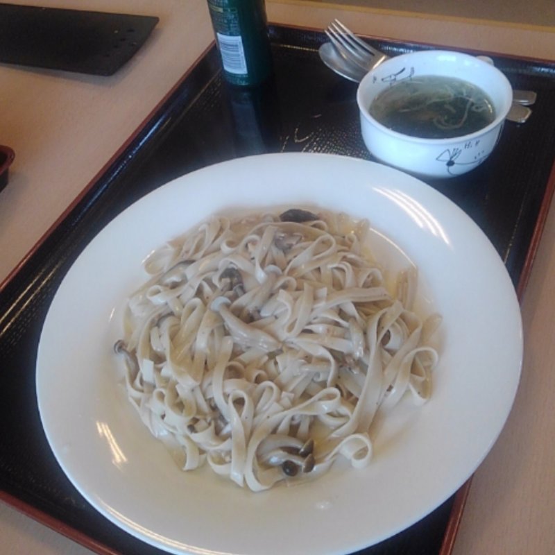 クリームソース蕎麦パスタ(ほっといん鳥海 )
