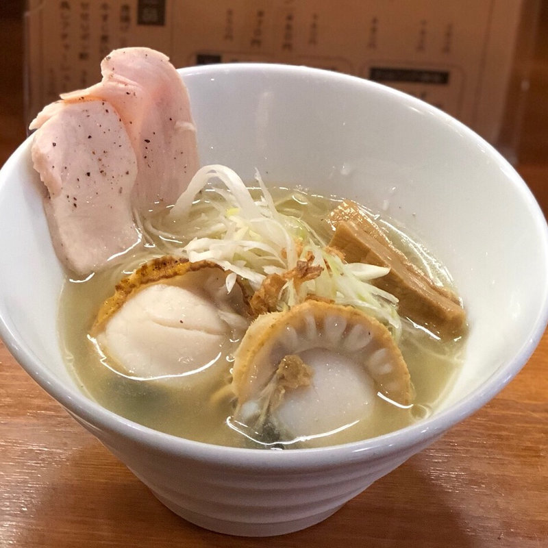 北海道室蘭漁港直送の塩ラーメン(醤油と貝と麺 そして人と夢 )