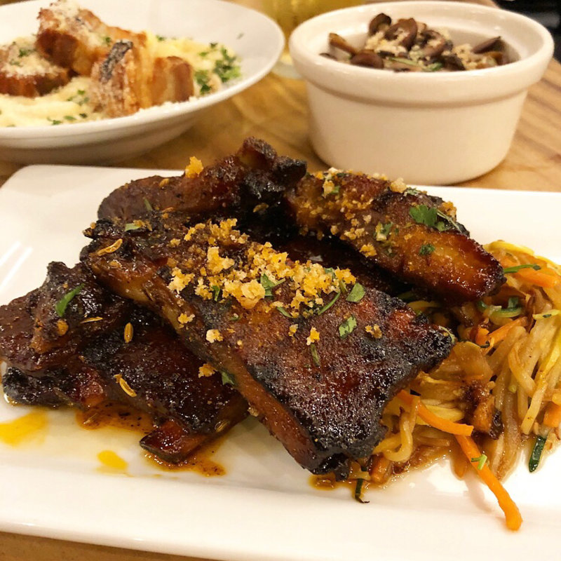 骨付きリブロース(the surfing pig)