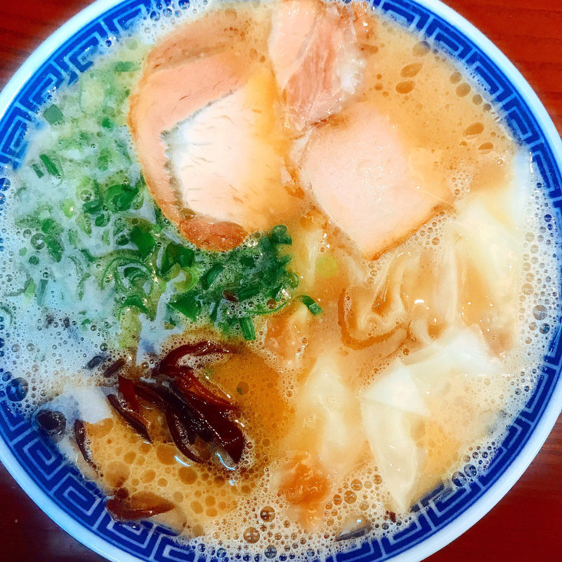 ワンタンメン(純とんこつ 無双ラーメン)