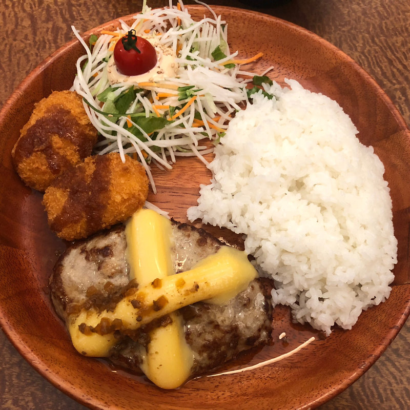 ハンバーグ&かに入りクリームコロッケディッシュ(びっくりドンキー 大津店 )