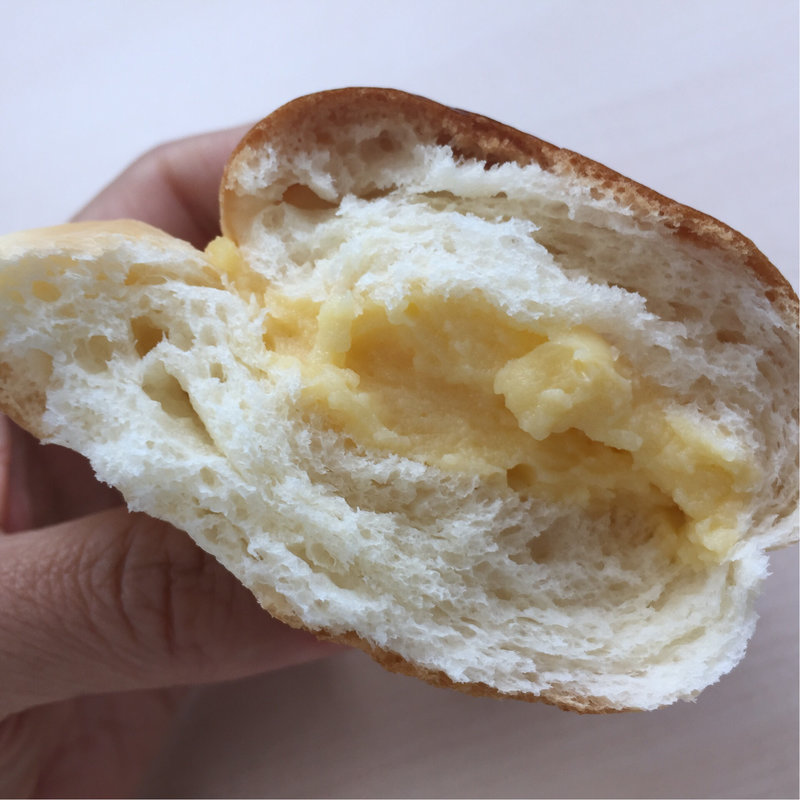 クリームパン(近江屋洋菓子店 神田店 （オウミヤヨウガシテン）)