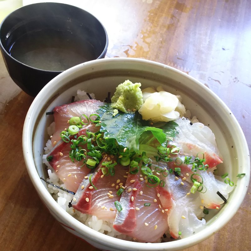 本日の天然日替わり海鮮丼ぶり(魚問屋 魚政宗 川崎分店)
