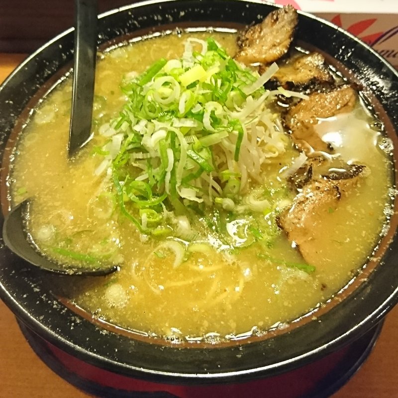 とんこつしょうゆラーメン 大盛(元祖にんにくらーめん笑楽 （がんそにんにくらーめん・しょうらく）)
