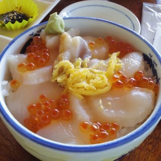 ホタテ丼(碁石海岸レストハウス )