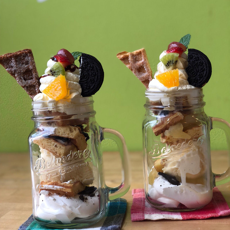 ワッフルパフェ(ワッフル専門店 レスト )