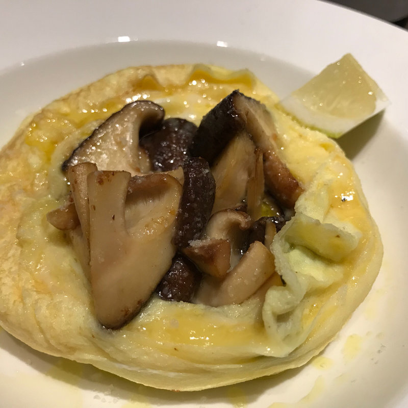 原木椎茸と平飼い卵のオムレツ(コントルノ食堂 )