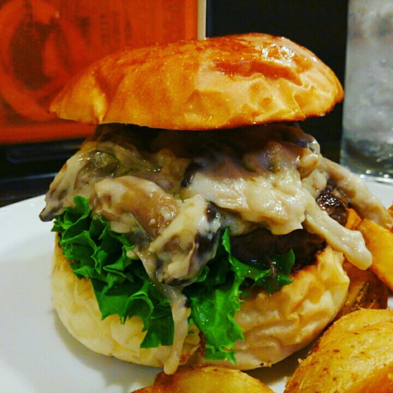 3種のキノコとチーズ香るクリームシチューバーガー(Kokopelli)