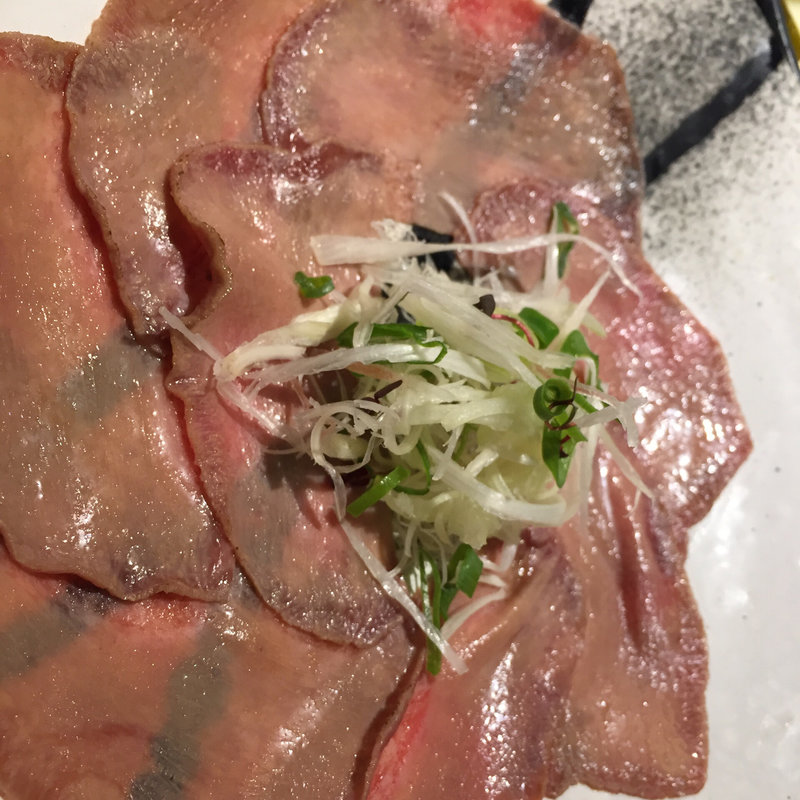 極上！トロたんの炙り刺し(牛たん処　たん味屋　烏丸店)