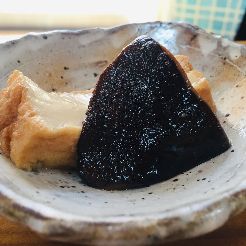 自家栽培椎茸と厚揚の煮しめ（天然鮎の塩焼き定食）(湯峠茶屋)