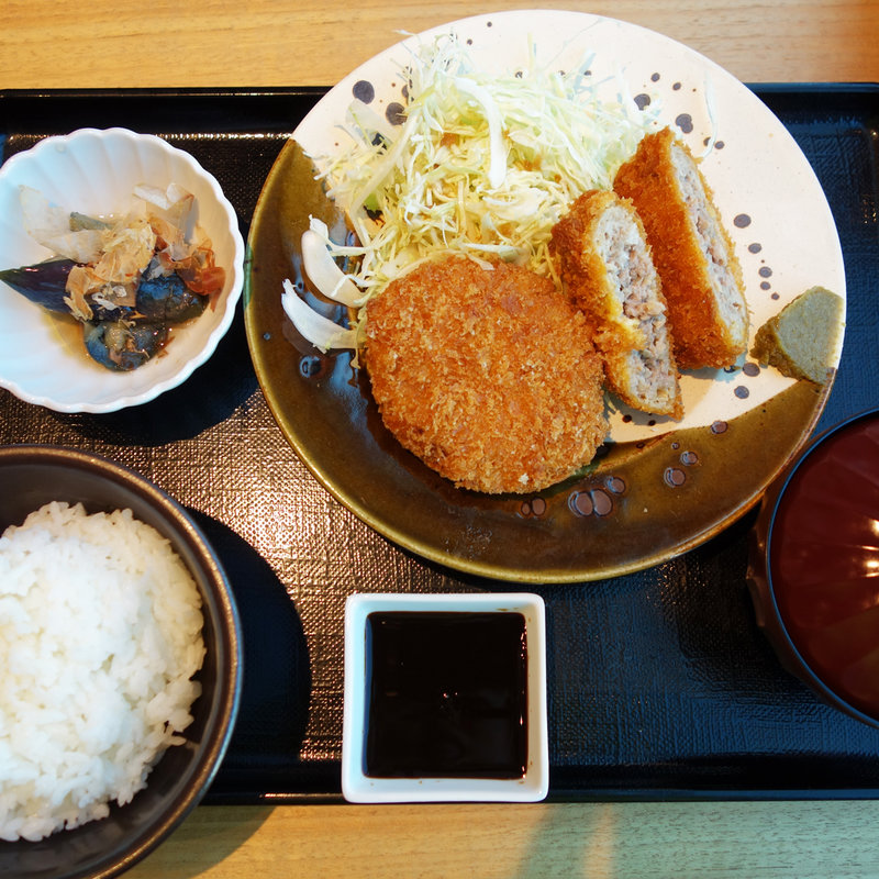 粗挽きメンチカツ定食(やまや別邸西中洲 (Yamaya Bettei Nishinakasu))