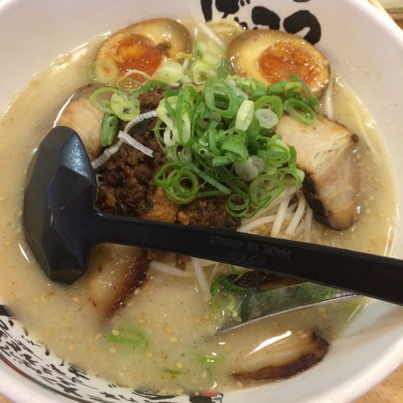 スペシャルラーメン(博多ラーメン げんこつ 平野店)