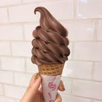 ビターショコラソフトクリーム(東京えんとつCafe)