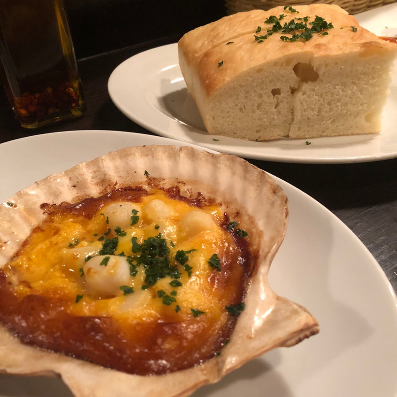 帆立の雲丹クリーム焼き & フォカッチャ(パスタ ピッコラドゥエ)