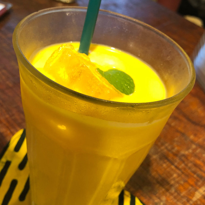 マンゴーラッシー(海南チキンライス 夢飯)