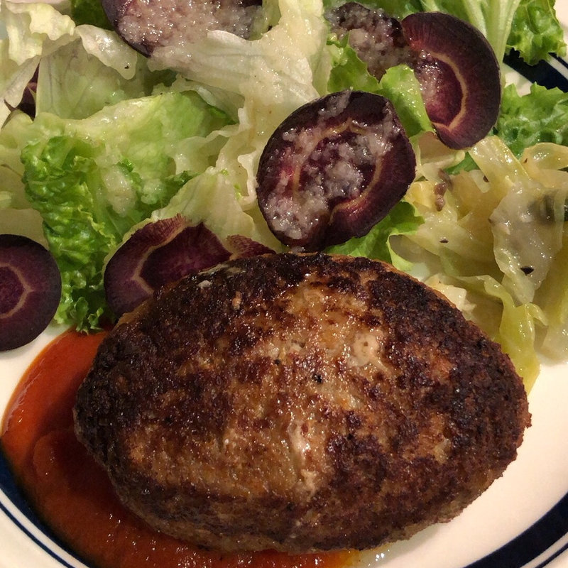 イベリコ豚塩豚ハンバーグ(表参道バル エルヴエロ)