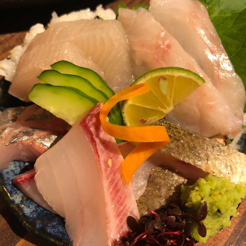 お造り盛り合わせ(おでんとお蕎麦居酒屋 じんべえ)