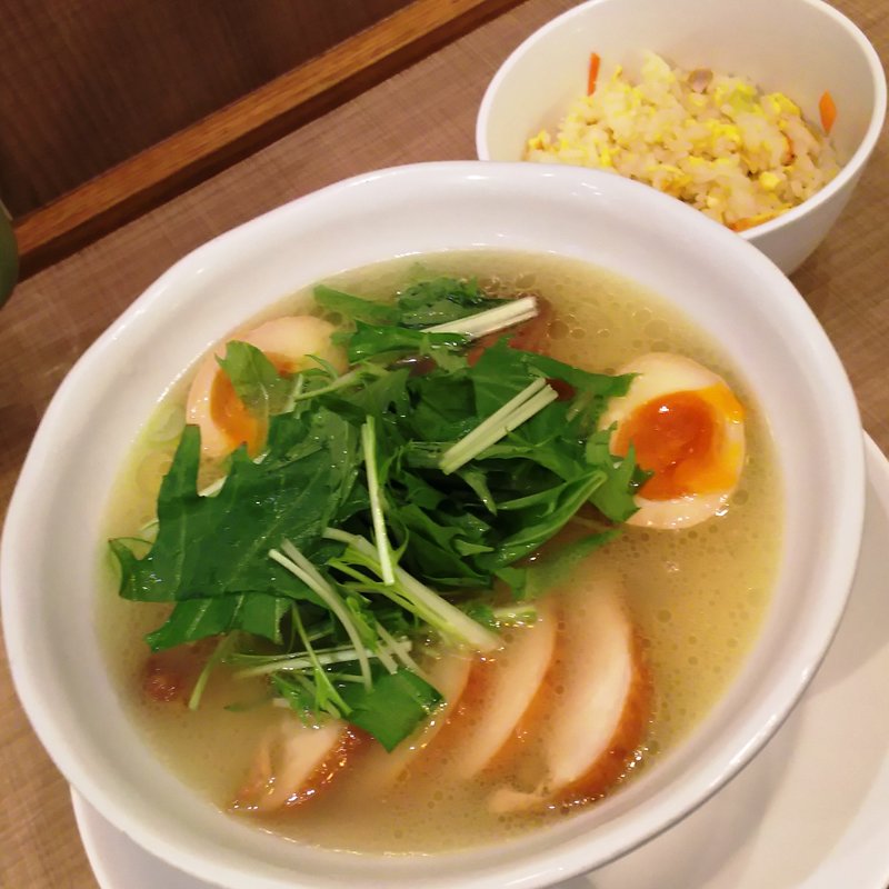 ラーメンセット（鶏白湯チャーシューメン(塩)とミニチャーハン）(小星星麺)