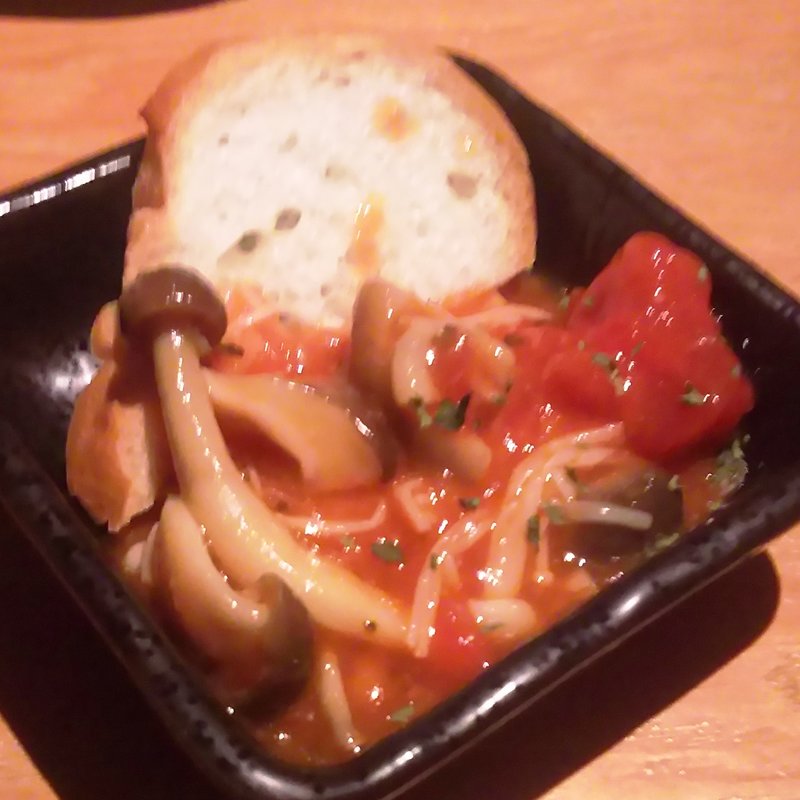 お通し（きのこのトマトソース ブルスケッタ添え）(和酒厨房 ばさら 調布店 )