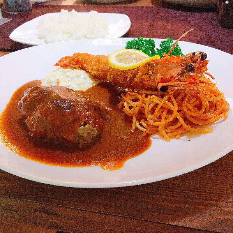 おっきな有頭エビフライとハンバーグ(洋食キッチン cocoro)