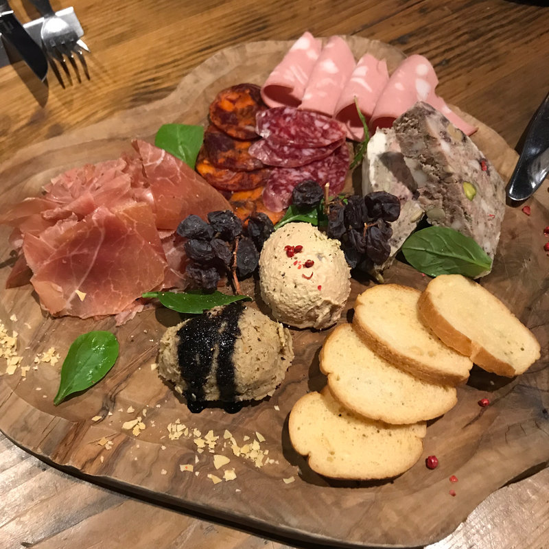 前菜盛り合わせ(bistro & grill me at park)