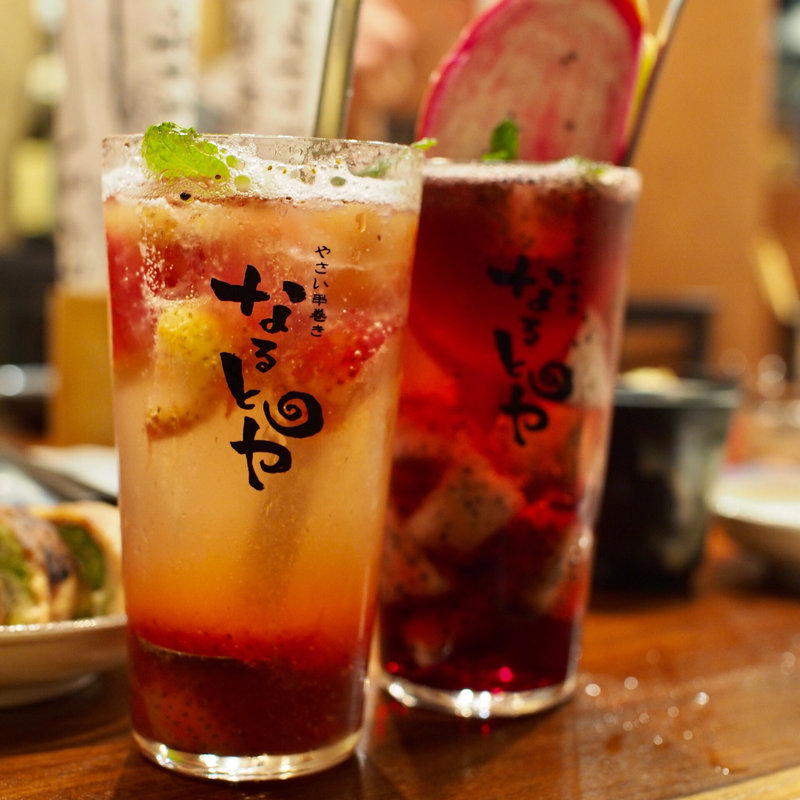 ごろごろチューハイ(いちご、ドラゴンフルーツ)(やさい串巻き なるとや)
