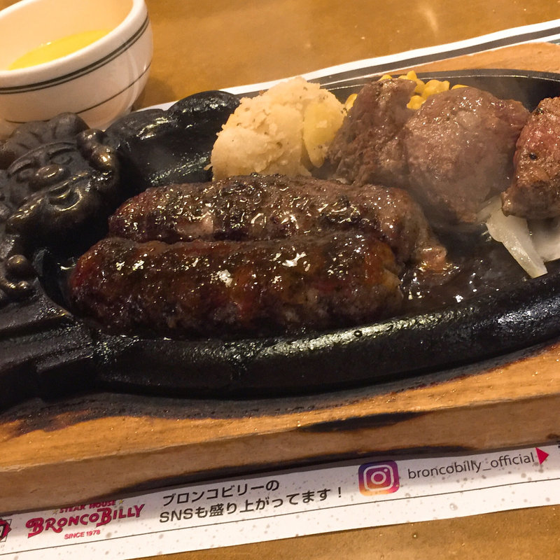 ブロンコハンバーグとカットステーキ盛り合わせ(ステーキハウス ブロンコビリー西枇杷島店)