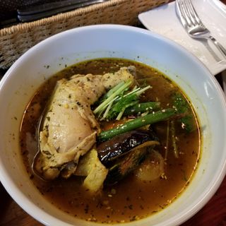 スープカレー　濃黄スープ　骨付きチキン(札幌スープカレー YellowSpice（銀座イエロースパイス）)