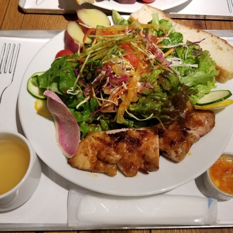 スパイシーチキンサラダ(サラダレストラン Mr．＆Mrs．GREEN （ミスターアンドミセスグリーン）)