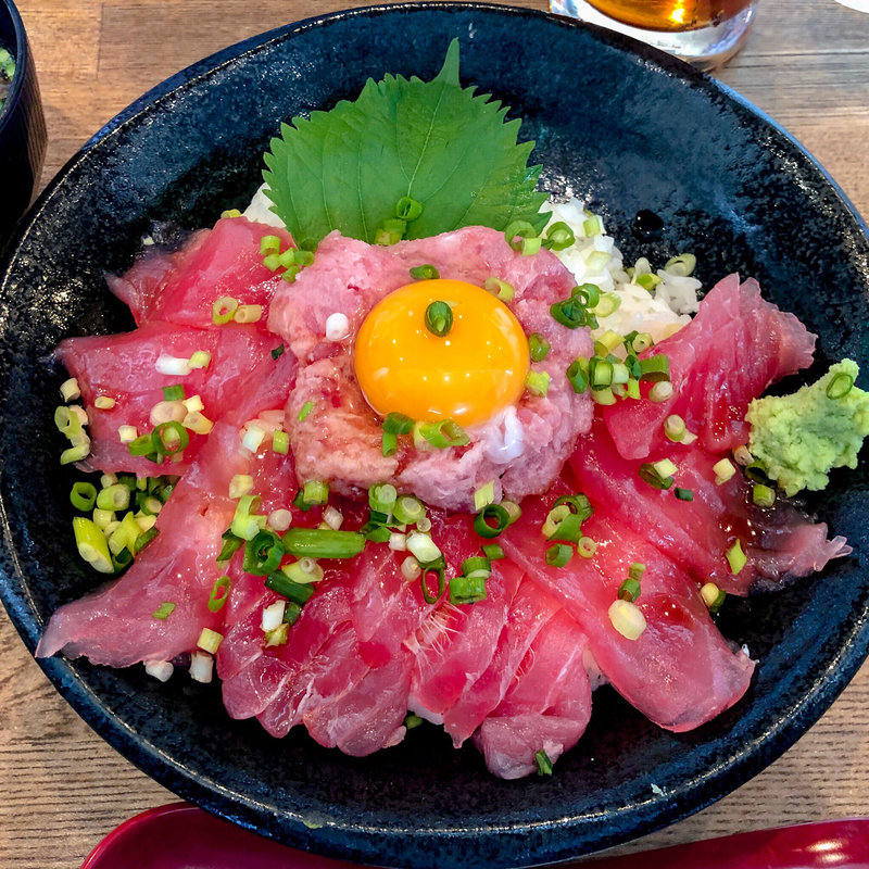 近海まぐろとねぎとろユッケ丼 (魚河岸酒場 FUKU浜金 KITTE名古屋店)